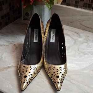 STEVE MADDEN GOLD PUMPS